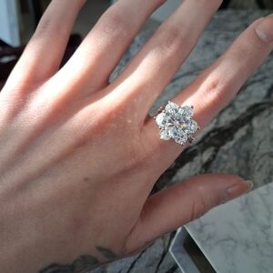 Elegant Silver Floral Ring